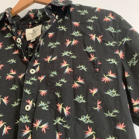 (2/$20) Men’s American Eagle S Patterned Button-up - Picture 3 of 6